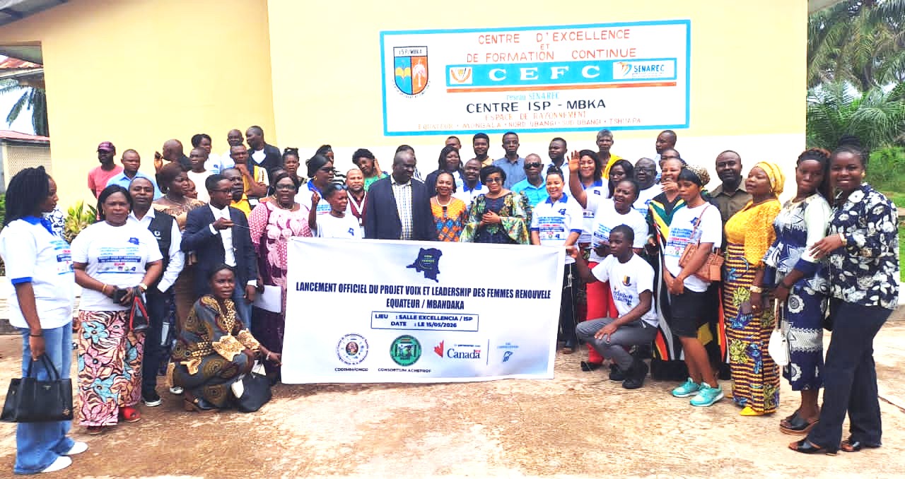 Photo de famille lors du lancement du projet VLFR à Mbandaka dans la province de l'Equateur